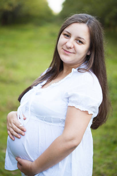 istock Pregnant woman portrait 913326100