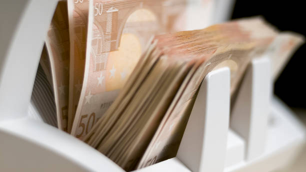 istock Currency counting machine counting fifty euro bank notes 913326928