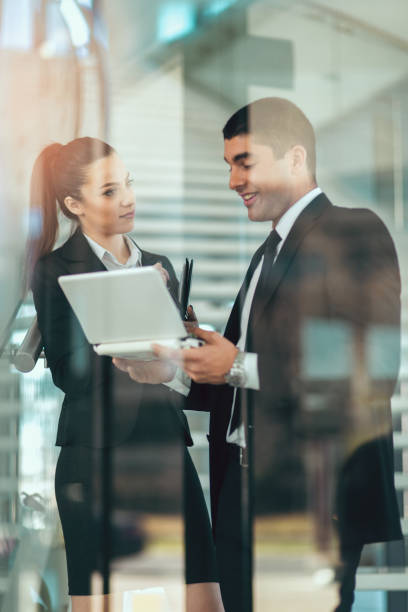 istock Business people through the glass using laptop 913332186