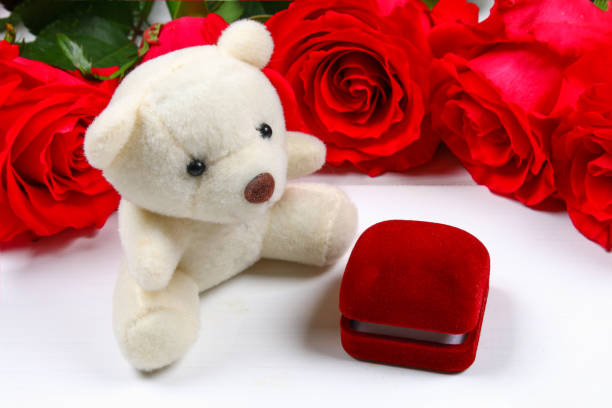 istock Pink roses with a box with a ring on the table. Concept proposals, weddings, Valentine's Day. 913334530