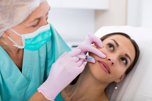 istock Female receiving cosmetic injection 913335392