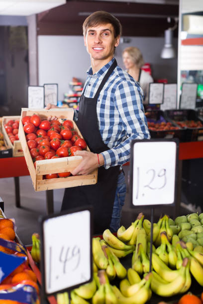 istock Sellers with fruits and veggies 913339760