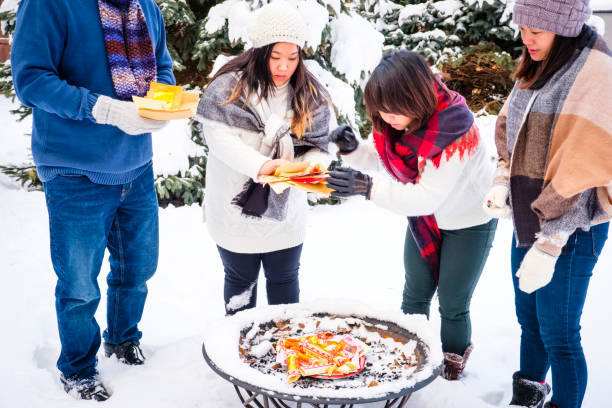 istock Bai Sun Offerings Ceremony - Burning Joss Paper 913351468