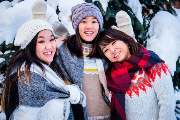 istock Friends Posing for Portraits On A Snowy Winter Day 913351808
