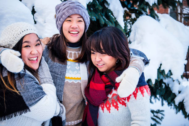 istock Friends Posing for Portraits On A Snowy Winter Day 913351908