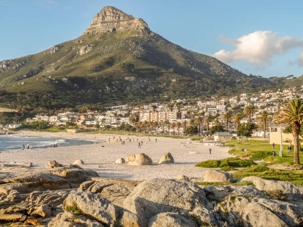 istock Panoramic view of the city in Dawn (Sunrise in Cape Town, Table Mountain views) 913359742
