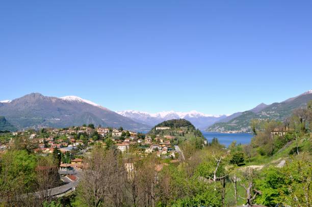 istock Beautiful panoramic view to Bellagio peninsula and lake Como in a spring sunny day. 913360800