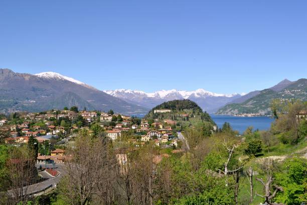 istock Beautiful panoramic view to Bellagio peninsula and lake Como in a spring sunny day. 913362358