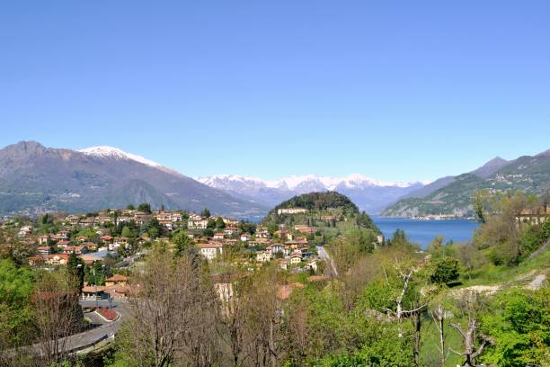 istock Beautiful panoramic view to Bellagio peninsula and lake Como in a spring sunny day. 913362496