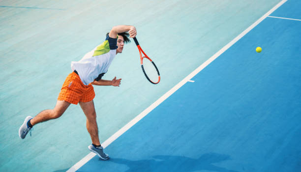 tennis serve. - volleying sport summer men imagens e fotografias de stock