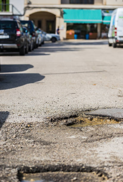 istock Damaged street with pot hole 913378568