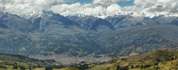 widoki na czarne pasmo górskie, peru - mountain peru cordillera blanca mountain range zdjęcia i obrazy z banku zdjęć