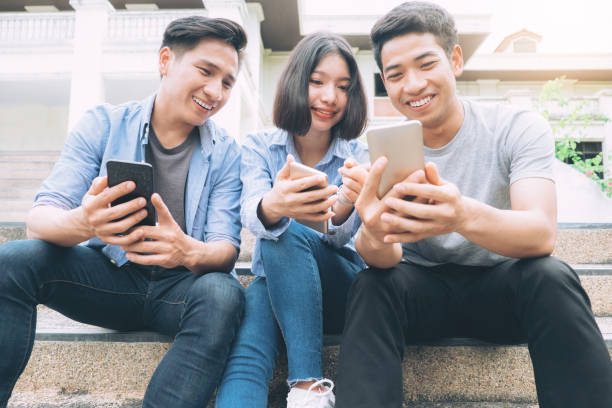 istock Group of young teen using mobile phones. 913410848