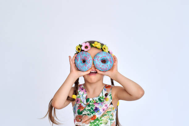 istock Girl with dining rings 913430680