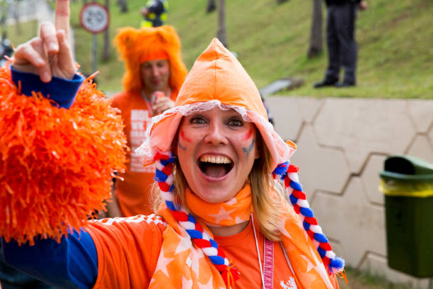holandés los fans vamos a coincidir en la copa del mundo 2014 - fifa world cup fotografías e imágenes de stock