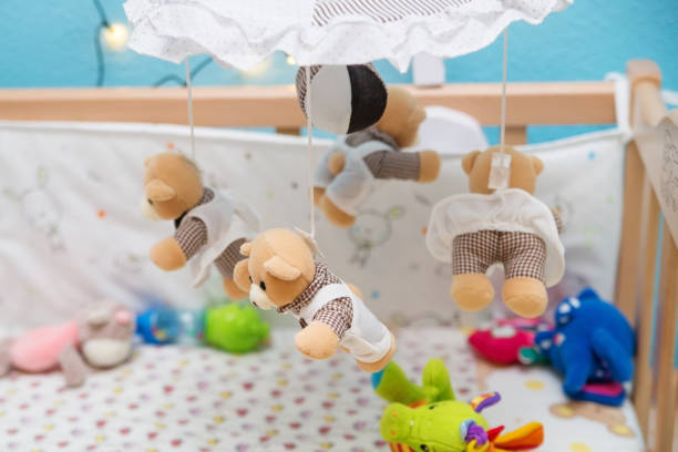 istock Mobile carousel and other toys in the crib. 913462222