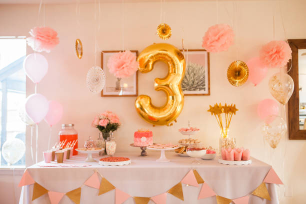 istock Pink and Gold Birthday Party 913465322