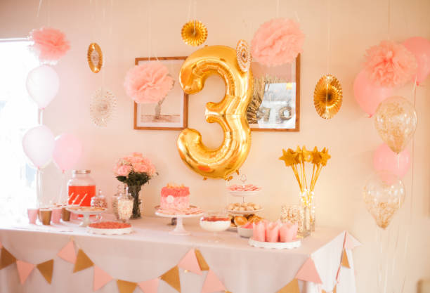 istock Pink and Gold Birthday Party 913465458
