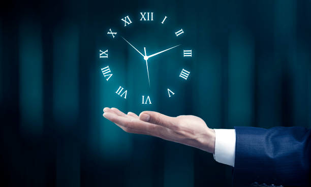 istock Businessman hand holding clock in screen 913469630