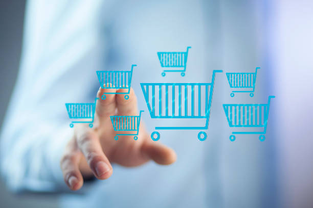 istock man hand shopping basket 913469796