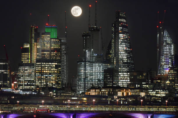istock Blue super moon over London 913470368
