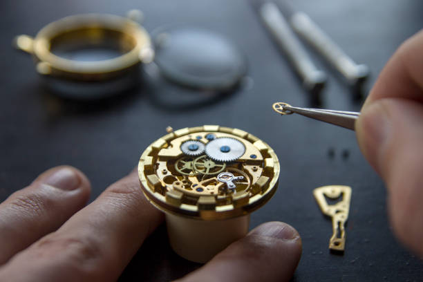 istock Process of installing a part on a mechanical watch, watch repair 913482026