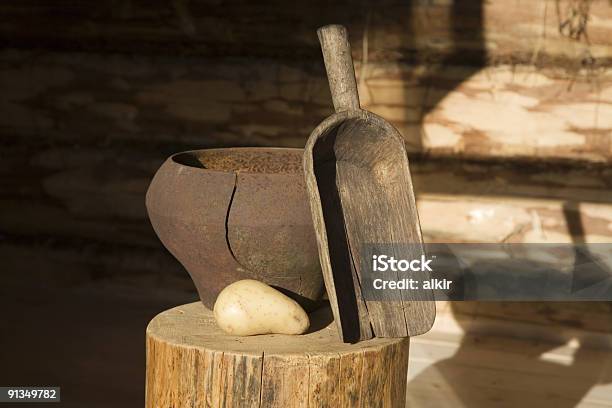 Recipientes Para Cocinar Con Pala De Madera Foto de stock y más banco de imágenes de Agricultura - Agricultura, Alimento, Anticuado