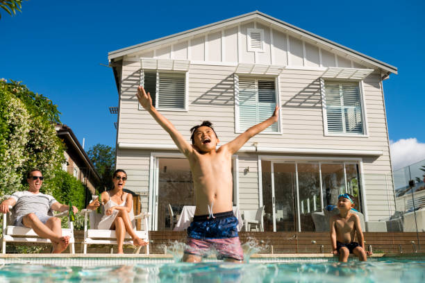 istock Family having fun in the pool 913502132