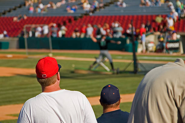 ventiladores de béisbol - baseball fan fotografías e imágenes de stock