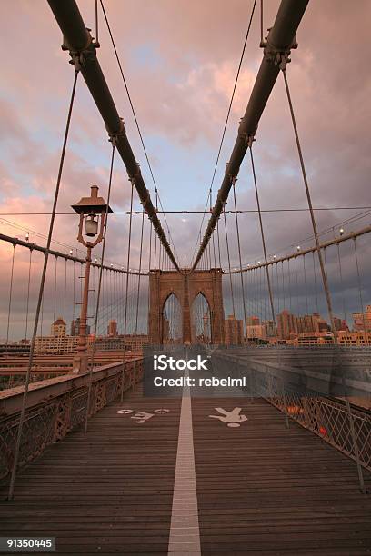 Photo libre de droit de Pont De Brooklyn Au Coucher Du Soleil banque d'images et plus d'images libres de droit de Admirer le paysage - Admirer le paysage, Adulation, Architecture