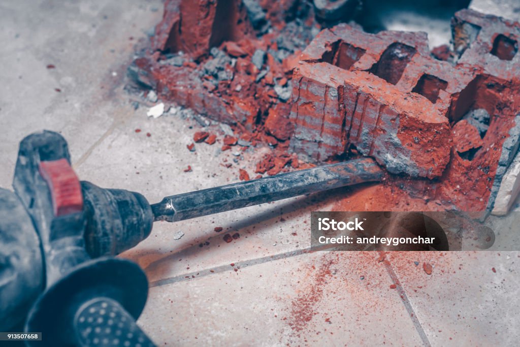 부정 행위 첨부 Perforator 끌 벽돌 먼지와 파편 개념에 대한 스톡 사진 및 기타 이미지 - 개념, 개념과 주제, 건축물 ...