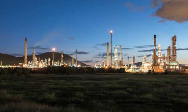 istock Landscape Oil refinery industry 913511000