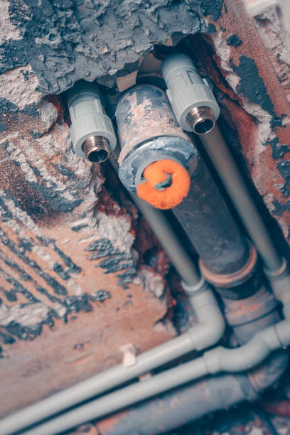 istock Plumbing installed in the wall, water supply and sewerage 913511406