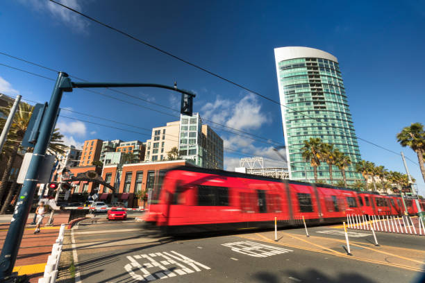 米国カリフォルニア州、サンディエゴのダウンタウンの市街電車 - san diego trolley ストックフォトと画像