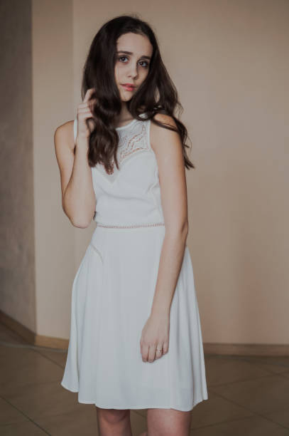istock Young beautiful pretty romantic elegance girl 913517616