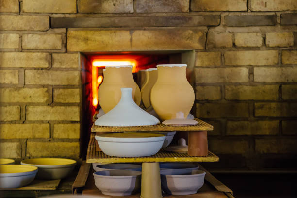 стрельба керамики в духовке - kiln ceramic ceramics fire стоковые фото и изображения