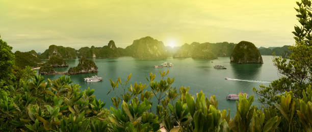 istock Halong Bay, Vietnam 913519430