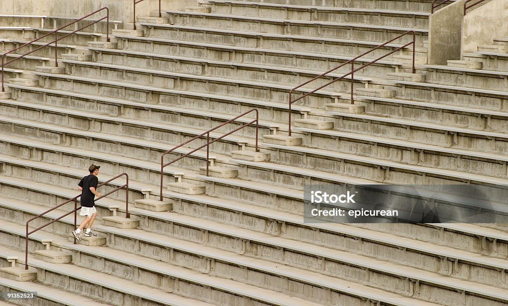 Estádio difícil exercício na escada - Foto de stock de Degraus royalty-free