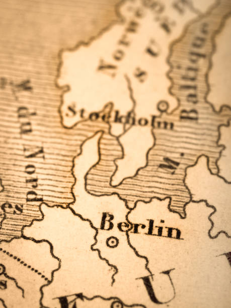 istock Old map of Europe 913538040