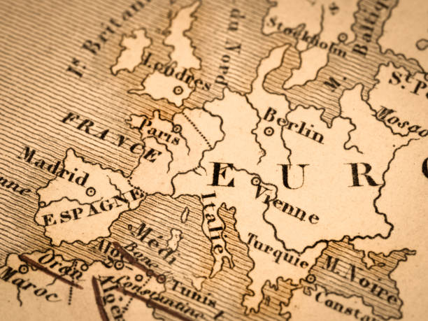 istock Old map of Europe 913538298