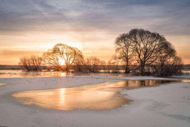 istock sunrise in the winter morning 913538662