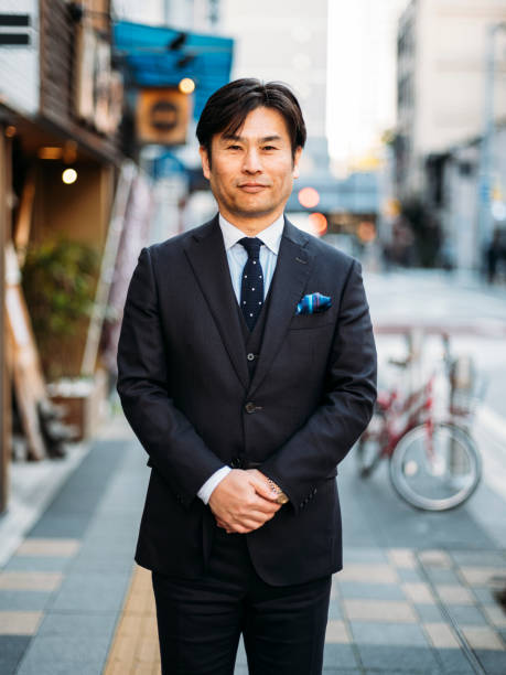 istock Japanese Businessman 913539160