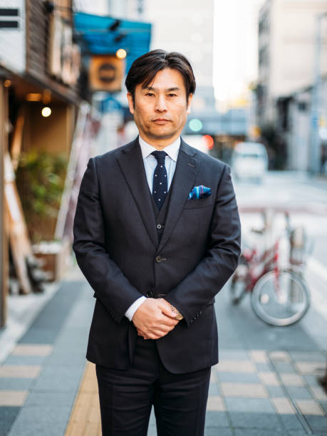 istock Japanese Businessman 913539162