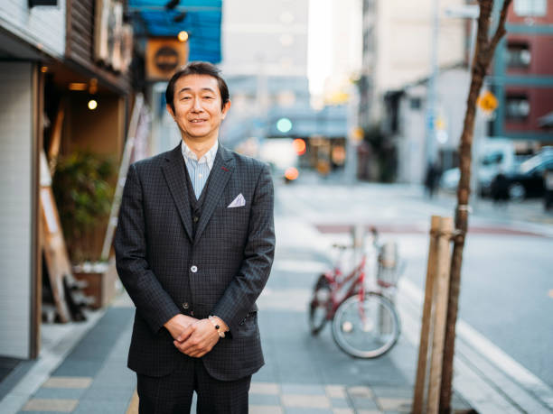 istock Japanese Businessman 913539288