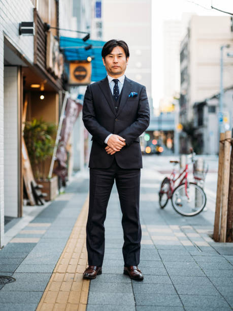 istock Japanese Businessman 913539290