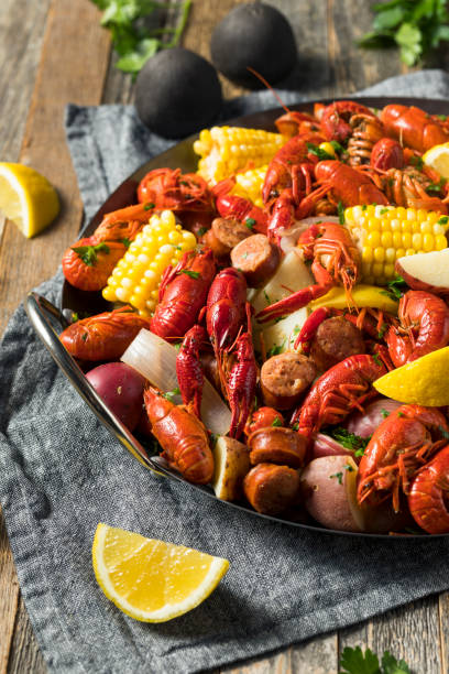 domowe southern crawfish gotować - crayfish cajun food louisiana boiled zdjęcia i obrazy z banku zdjęć