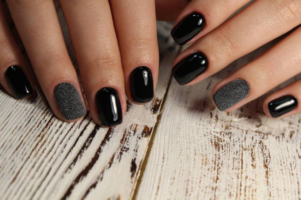 istock Christmas Nail art manicure 913560760