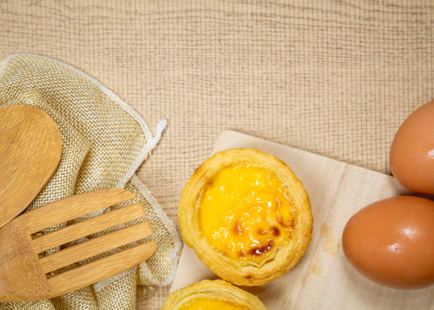 istock Egg tart sweet dessert with egg and custard cream 913566554