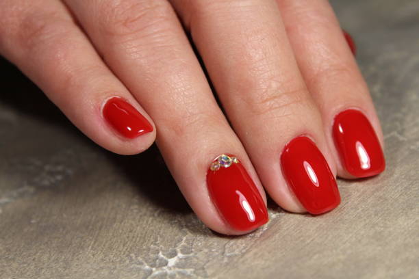 istock Fashionable design of manicure 913566824