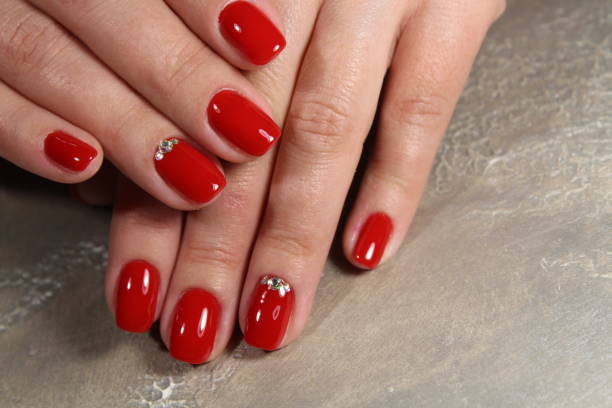 istock Fashionable design of manicure 913568124